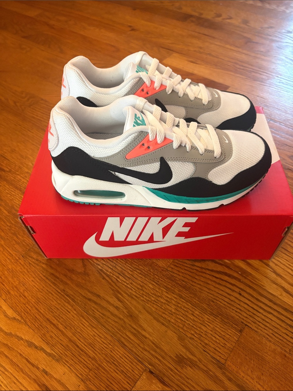 NIB Nike Women’s Air Max Correlate